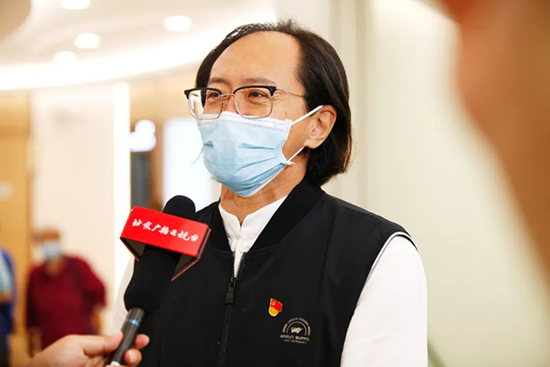 4慈銘體檢集團(tuán)董事長(zhǎng)胡波接收采訪.jpg 4慈銘體檢集團(tuán)董事長(zhǎng)胡波接收采訪.jpg