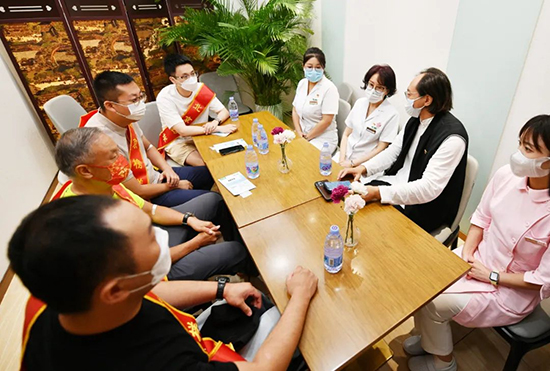 5慈銘體檢董事長(zhǎng)胡波與醫(yī)院領(lǐng)導(dǎo)和北京榜樣人員座談會(huì).jpg 5慈銘體檢董事長(zhǎng)胡波與醫(yī)院領(lǐng)導(dǎo)和北京榜樣人員座談會(huì).jpg